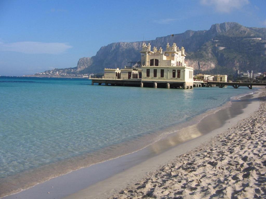 Апартаменти Casa Perciata - Locazione Turistica Монделло Екстер'єр фото